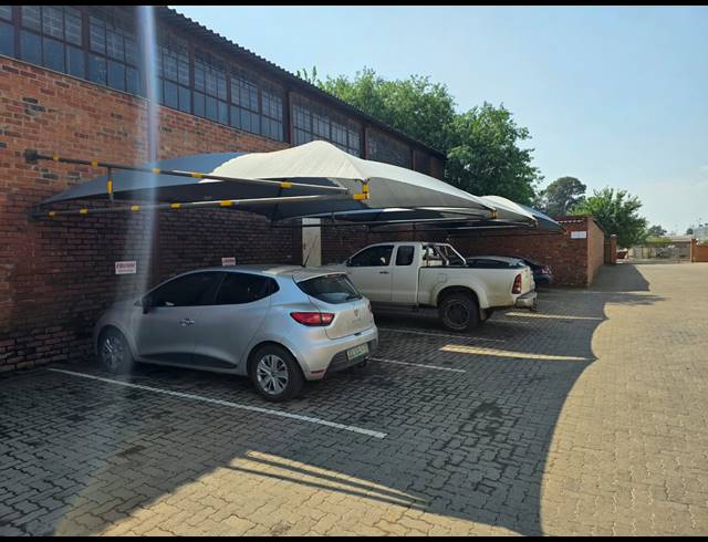 310M² WAREHOUSE TO LET IN OOS EINDE